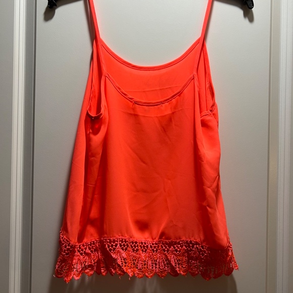 Tank top with lace bottom - Picture 2 of 3